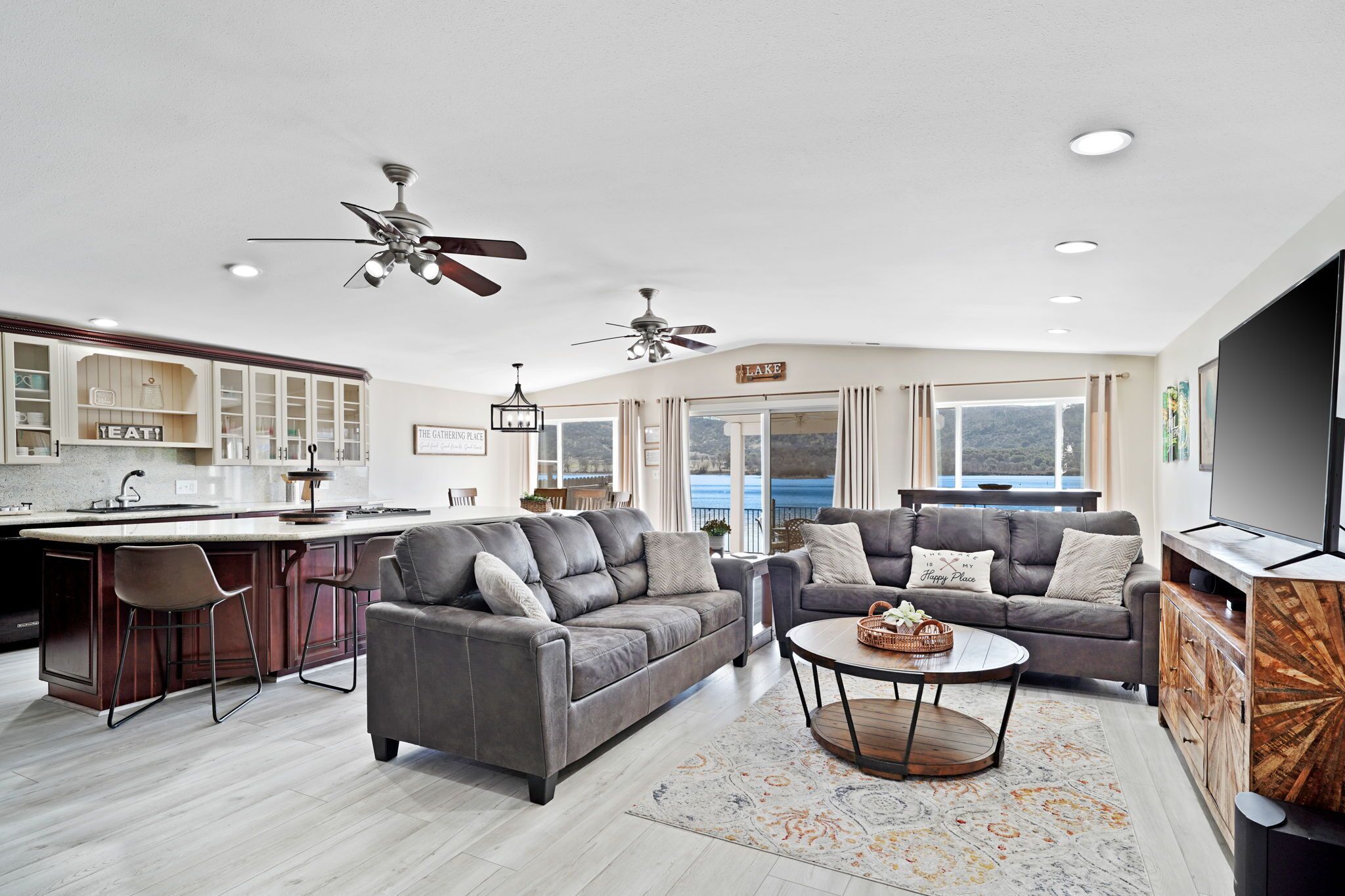 Sunset Place -Lakefront/Pool/Game Room/Pedal Boats/Kayak/FirePit