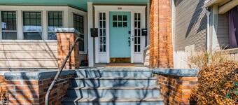 **Heart of Elmwood Village cozy apartment**