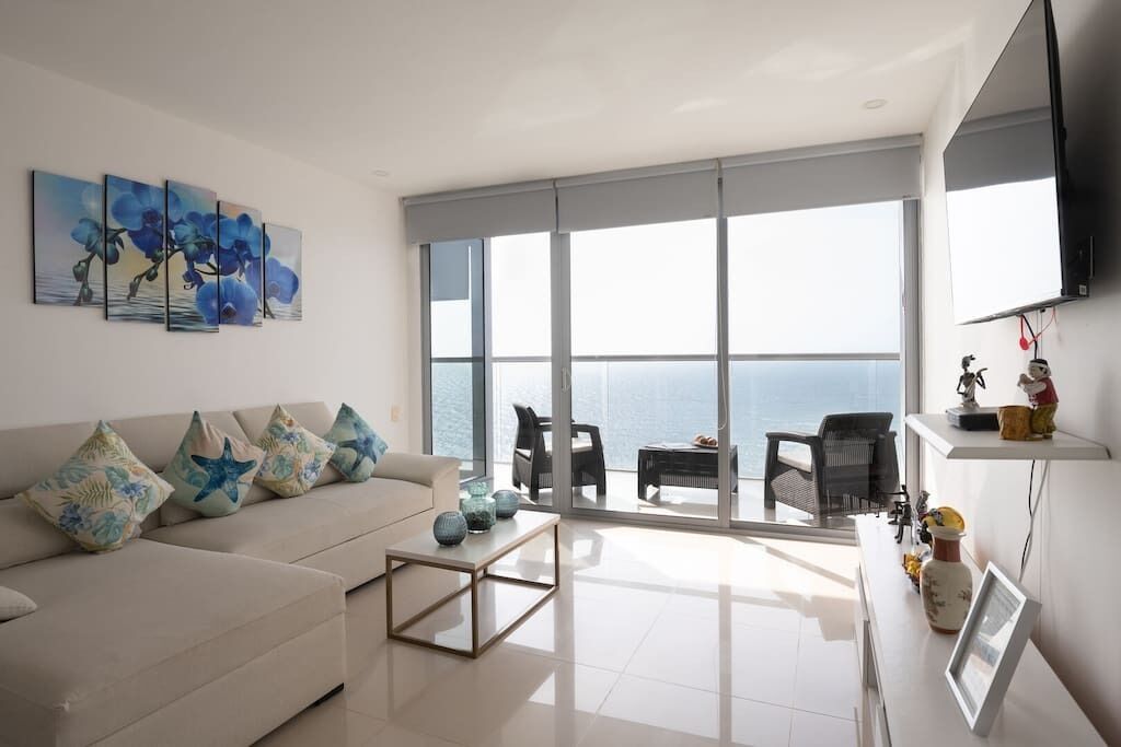 Modern 2 Bedroom Beachfront Apartment @ Bocagrande