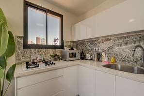 Fridge, microwave, oven, stovetop