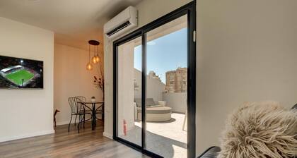 Luxurious penthouse - couples/families 2br minutes from TLV center free parking