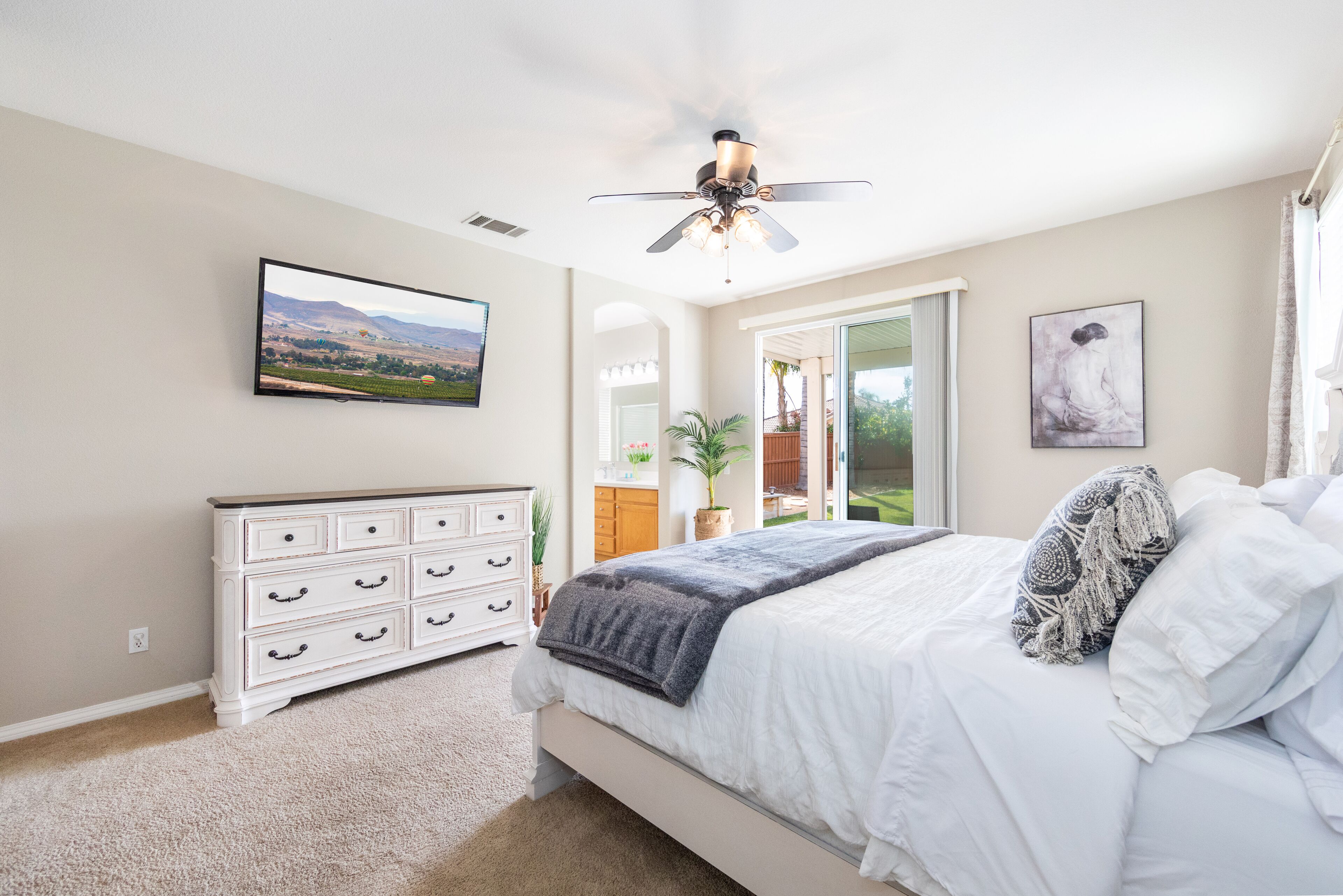 4 Schlafzimmer, Betten mit Memory-Foam-Matratzen, Bügeleisen/Bügelbrett