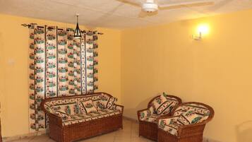 Family House | Living area | 20-inch Smart TV with digital channels, TV