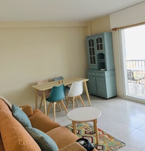 Living area - Cozy apartment with stunning views of the estuary (Raxó)