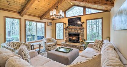 Pool & Lake Access: Mtn-View Cottage in Newland