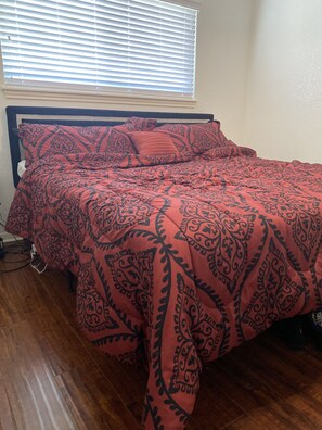 2 bedrooms, iron/ironing board, internet