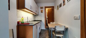 Fridge, oven, stovetop, electric kettle - Arslan Homes1 (Marmaris)
