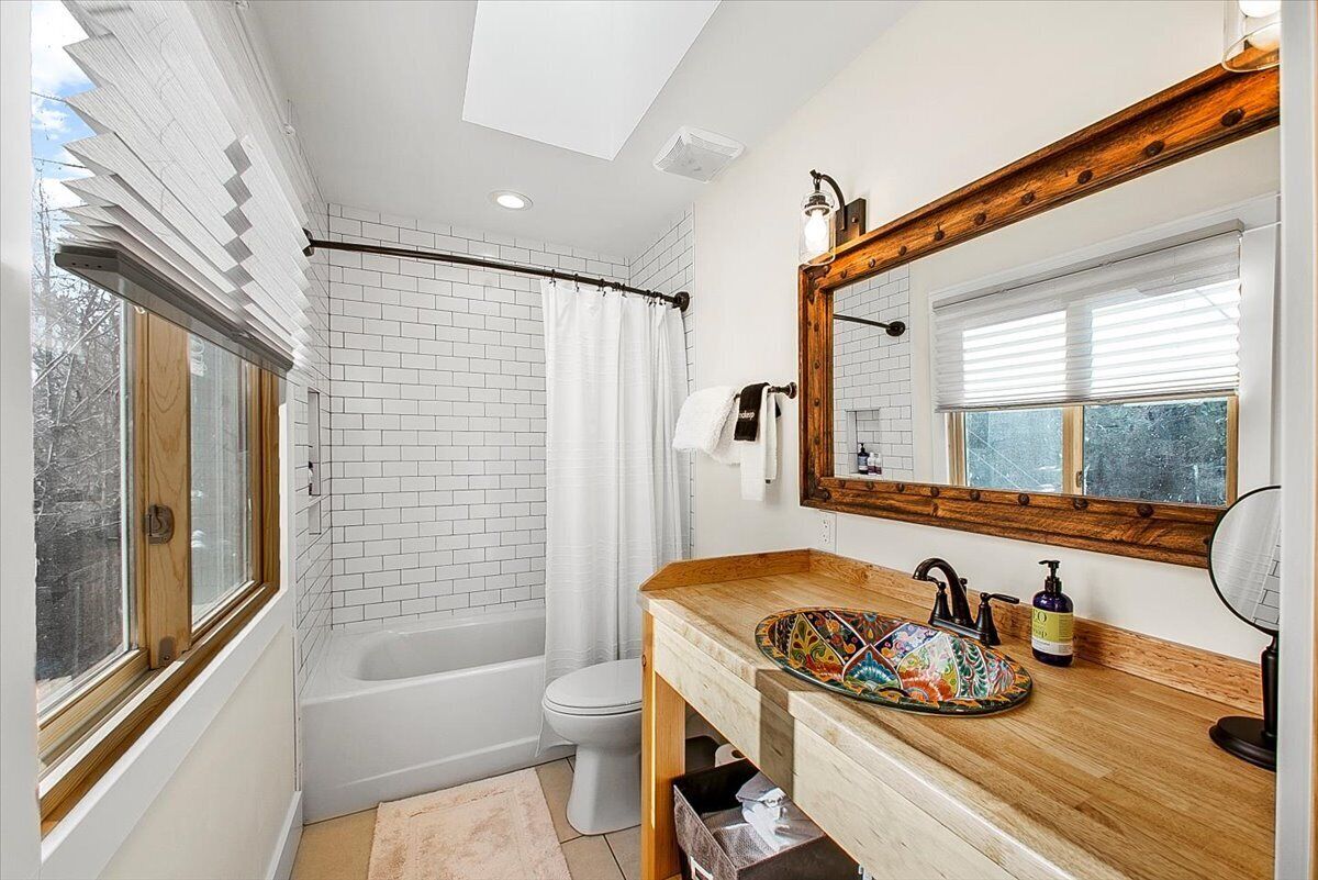 #HabitueHomes - Somerset Rise - Near Foothills!