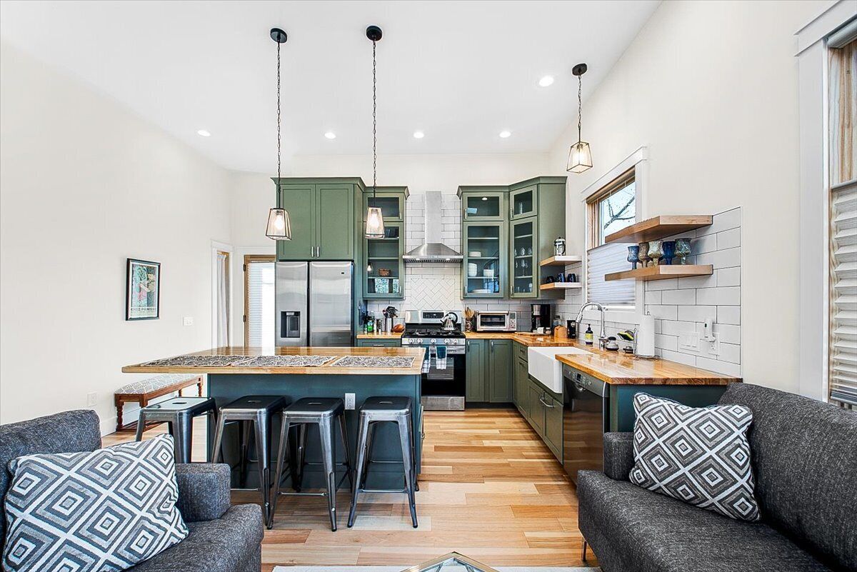 #HabitueHomes - Somerset Rise - Near Foothills!