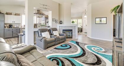 8 Mi to Dtwn Reno: Cozy Sparks Escape w/ Fireplace