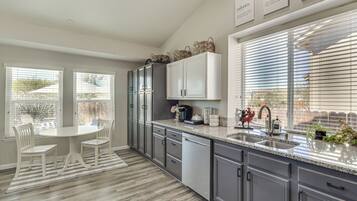 Highchair, cookware/dishes/utensils