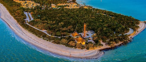 Una spiaggia nelle vicinanze