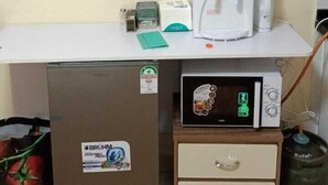 商務開放式客房 | 起居區 | 20-吋智慧型電視、數位頻道、電視