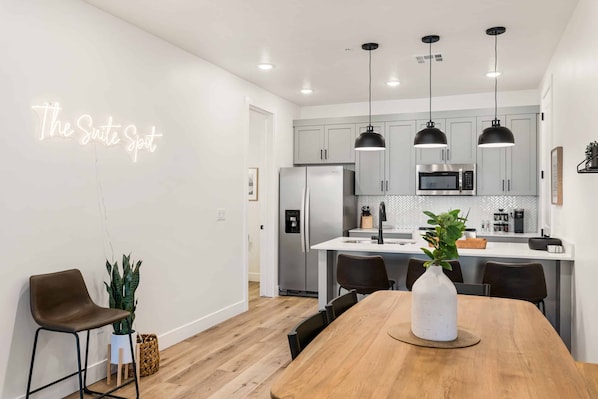 Condo, 3 Bedrooms | Private kitchen | Fridge, oven, coffee/tea maker, toaster