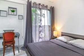 1 soverom, strykejern/-brett, wi-fi (inkludert) og sengetøy