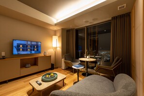 1 Bedroom Suite | Living area | TV, Netflix, streaming services - Fenix West (Furano)