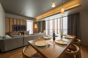 Decoración personalizada, muebles diferentes y escritorio 
