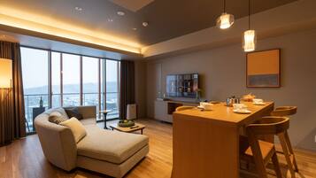 2 Bedroom Premier Suite (Dual Key) | Living area | TV, Netflix, streaming services