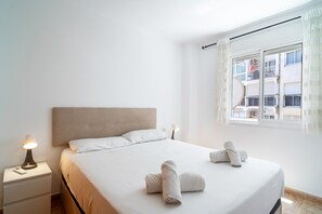 1 chambre, fer et planche à repasser, Wi-Fi gratuit, draps fournis