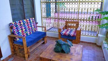 Rumah Keluarga | Area keluarga | Smart TV 15-inci dengan saluran TV digital dan TV