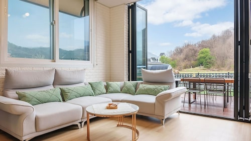 Chuncheon Dogandstay