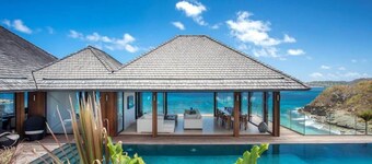 Villa FIREFLY – Contemporary 7-Bedroom Retreat with Ocean Views