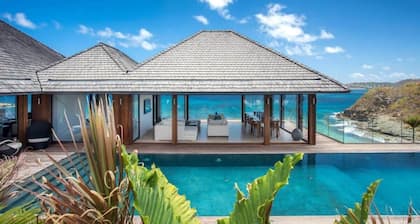Villa FIREFLY – Contemporary 7-Bedroom Retreat with Ocean Views