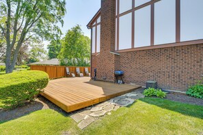 Terrace/patio - Bike & Kayak: Lakefront Prospect Heights Home (Prospect Heights)