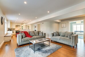 TV, table football, books - Bike & Kayak: Lakefront Prospect Heights Home (Prospect Heights)