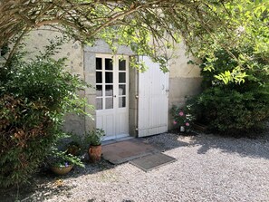 Exterior detail - Beautiful cottage with swimming pool and tennis (Lempaut)