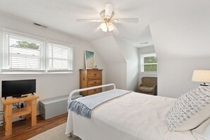 3 bedrooms, iron/ironing board, free WiFi, bed sheets - Spartina House! Stunning Marsh Retreat on Folly Beach, Close walk to the beach! (Folly Beach)