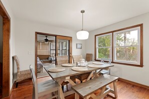 Dining - Spartina House! Stunning Marsh Retreat on Folly Beach, Close walk to the beach! (Folly Beach)