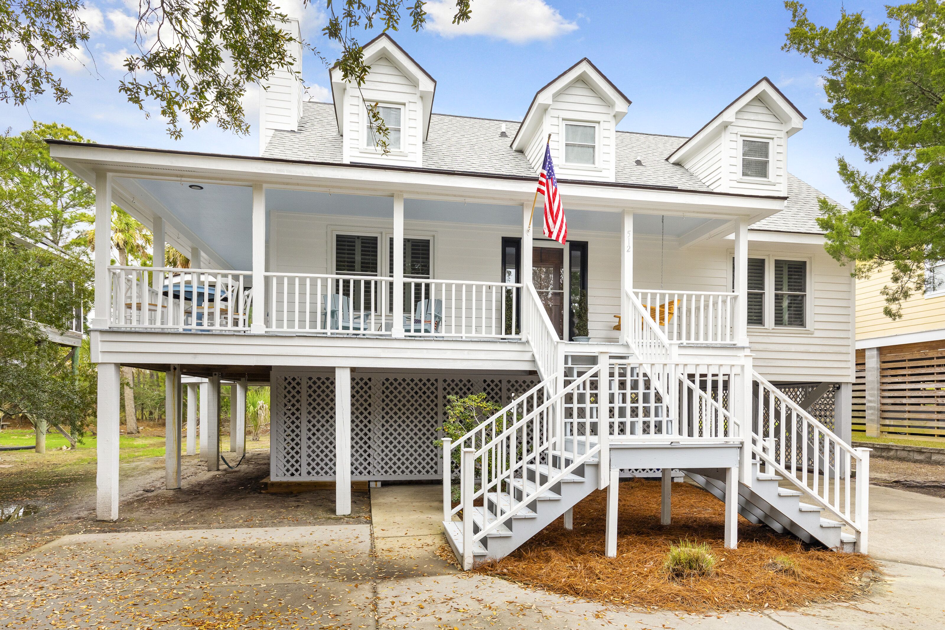 Stunning Marsh Retreat on Folly Beach, Close walk to the beach!