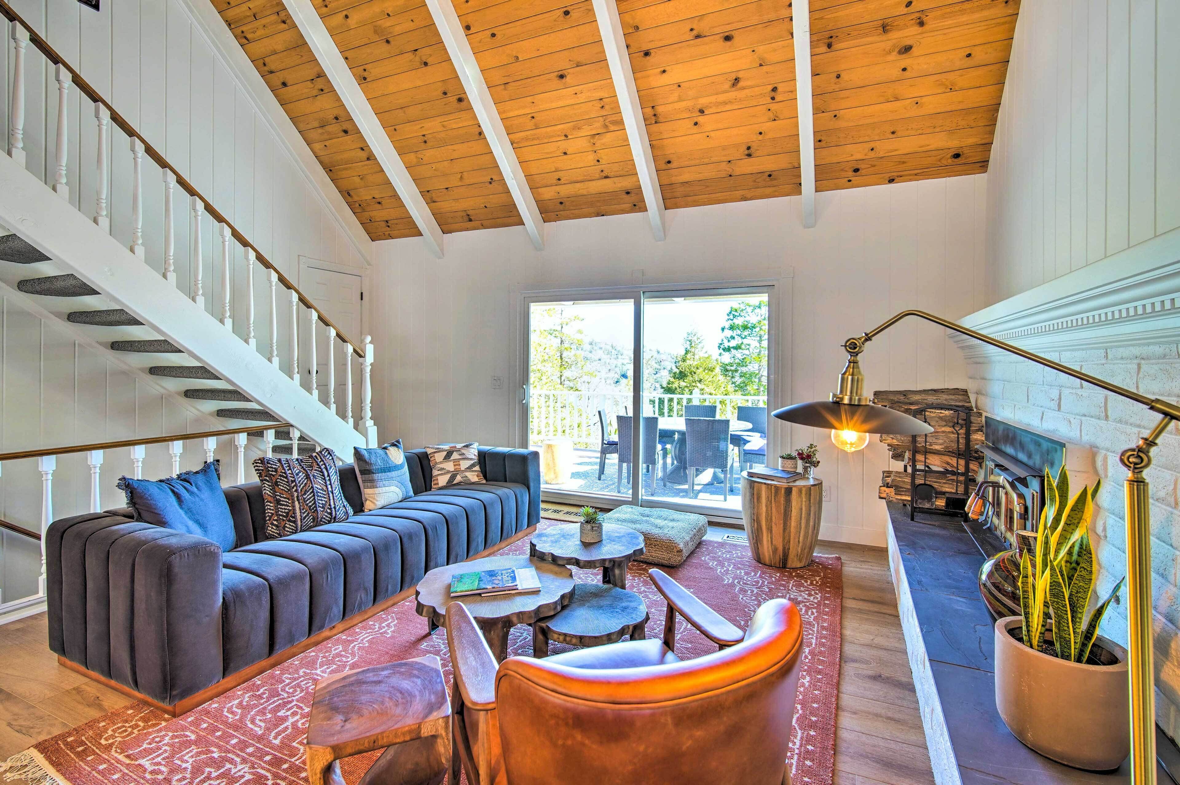 'Ridgeline Retreat' w/ Mountain Lake Views!