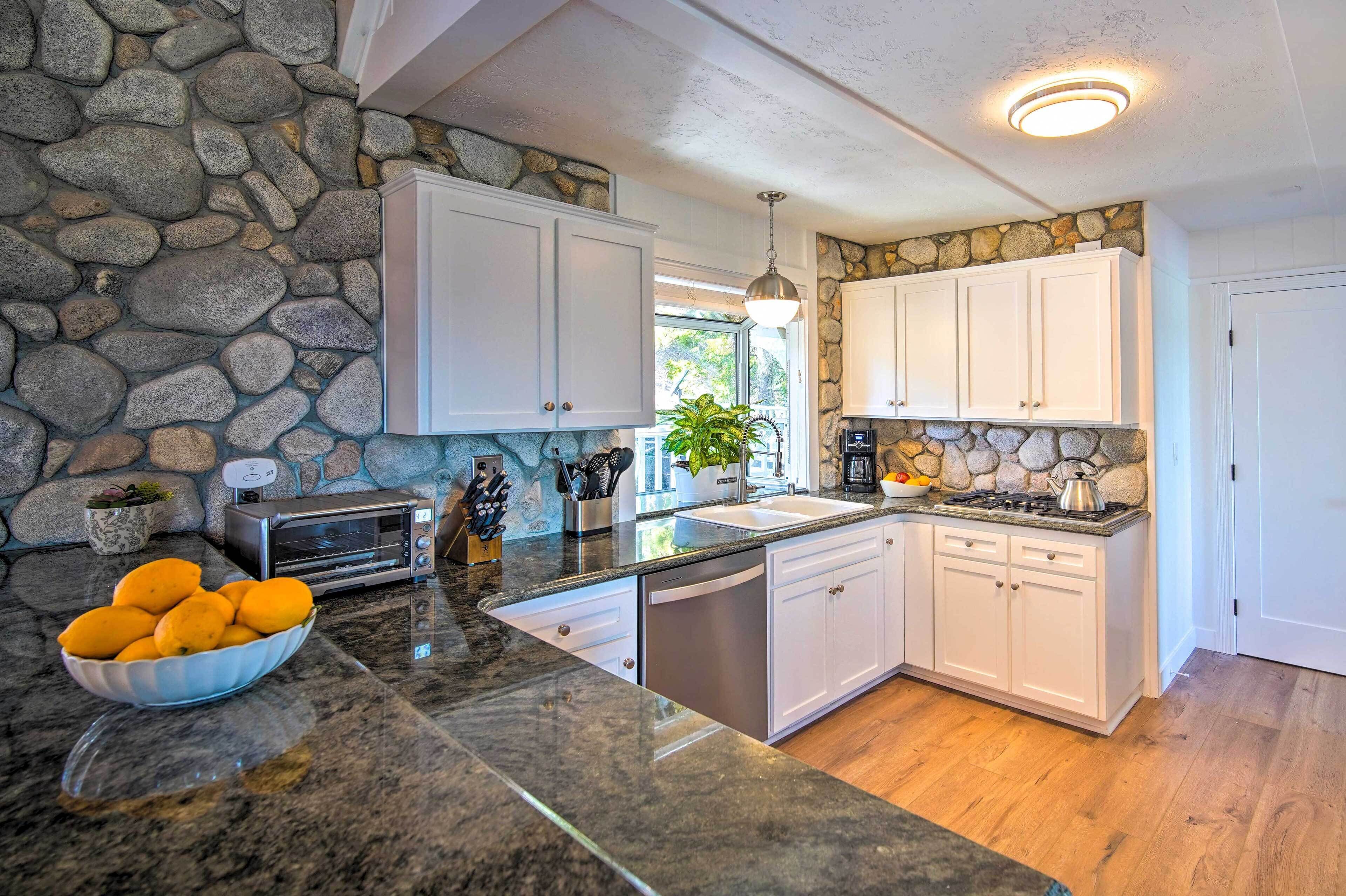 'Ridgeline Retreat' w/ Mountain Lake Views!