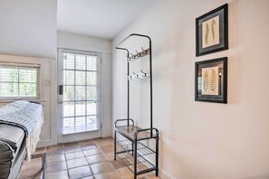 1 habitación, tabla de planchar con plancha, internet y ropa de cama