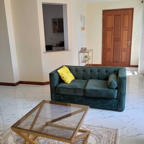 Classic Apartment | Living area