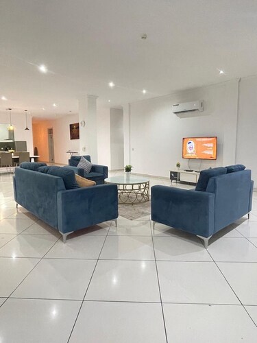 Lovely & Huge 2 Bed Apartment in Heart of the city