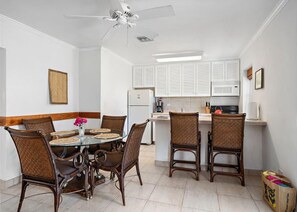 Dining - Hut Pointe #6 By Eleuthera Vacation Rentals (Governor's Harbour)