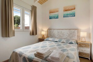 2 slaapkamers, een strijkplank/strijkijzer, gratis wifi, beddengoed