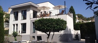 Villa "Lynn" en Benissa Junto a Mora con vistas a la montaña, piscina y Wi-Fi