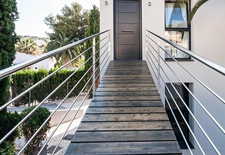Property grounds. Villa "Lynn" in Benissa Next to Mora with Mountain View, Pool & Wi-Fi
