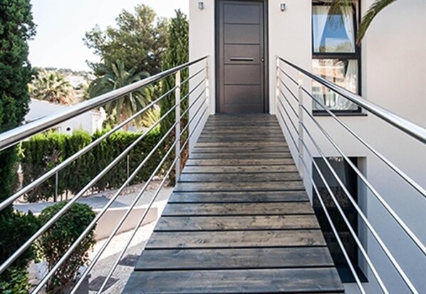 Property grounds - Villa "Lynn" in Benissa Next to Mora with Mountain View, Pool & Wi-Fi (Benisa)