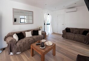 Stereo - Villa "Lynn" in Benissa Next to Mora with Mountain View, Pool & Wi-Fi (Benisa)