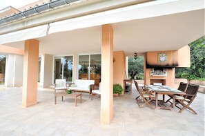 Outdoor dining - Beautiful Villa "Sa Rota" with Wi-Fi, Garden, Terrace, Pool and Tennis Court (BUNYOLA)