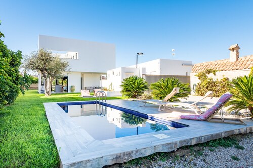 Villa Puerto Blanco close to the Beach with Pool & Wi-Fi