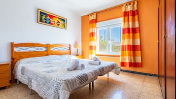 3 bedrooms, iron/ironing board, free WiFi, bed sheets