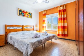 3 makuuhuonetta, silitysrauta/-lauta, ilmainen Wi-Fi, vuodevaatteet
