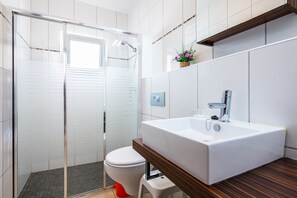 Shower, towels