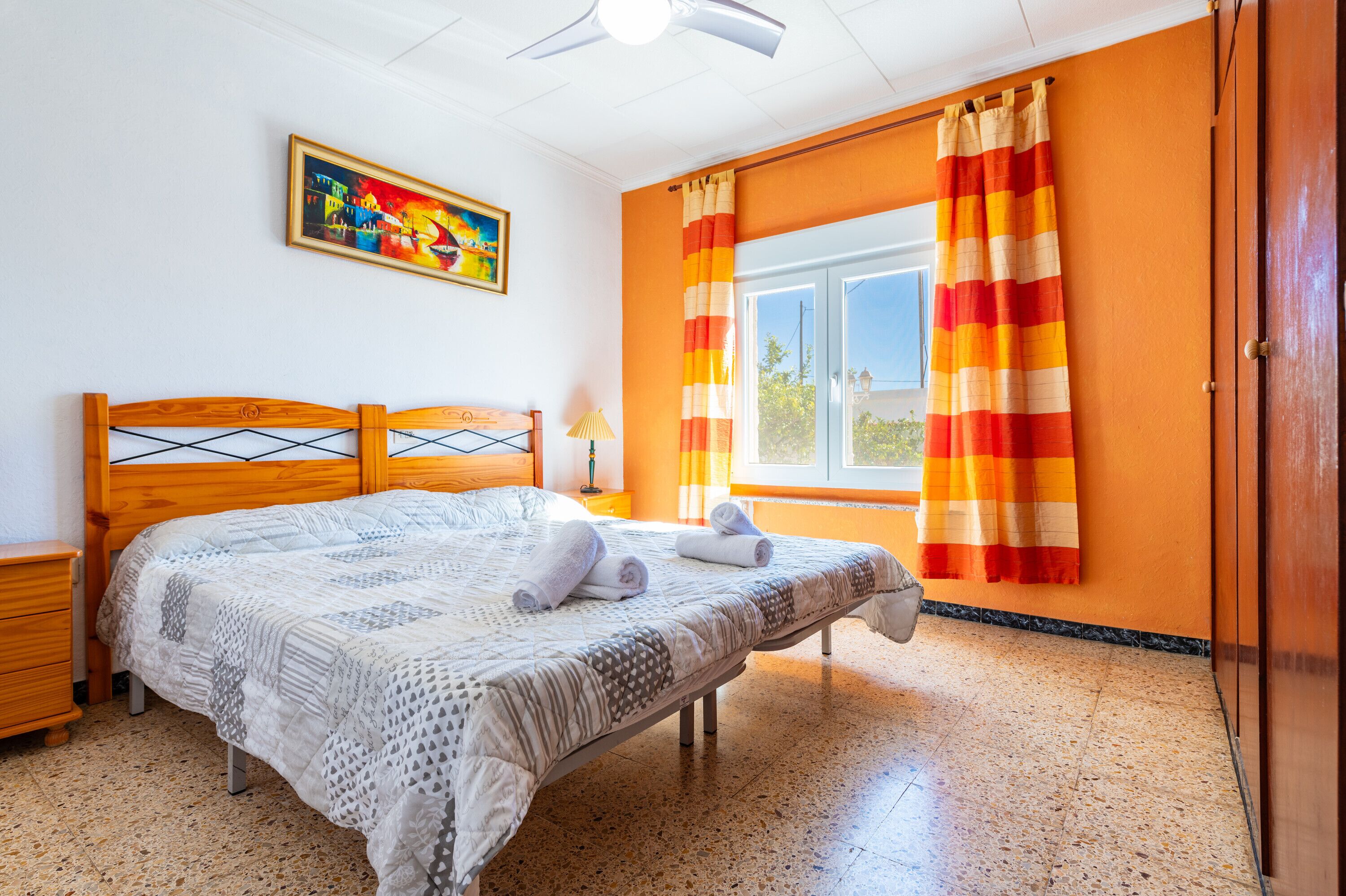 3 chambres, fer et planche à repasser, Wi-Fi gratuit, draps fournis